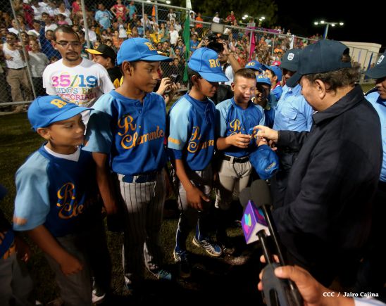 Daniel inaugura Estadio de Béisbol Infantil “Hugo Chávez Frías”