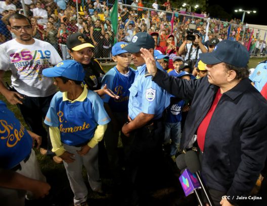 Daniel inaugura Estadio de Béisbol Infantil “Hugo Chávez Frías”