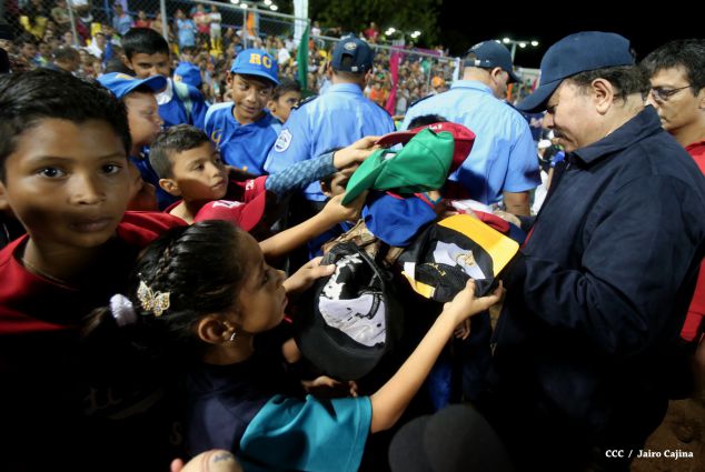 Daniel inaugura Estadio de Béisbol Infantil “Hugo Chávez Frías”