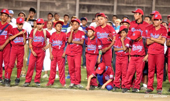 Daniel inaugura Estadio de Béisbol Infantil “Hugo Chávez Frías”