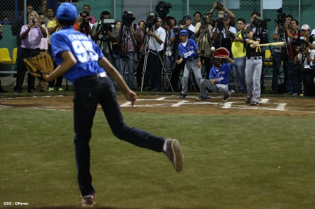 Daniel inaugura Estadio de Béisbol Infantil “Hugo Chávez Frías”