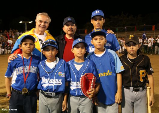 Daniel inaugura Estadio de Béisbol Infantil “Hugo Chávez Frías”