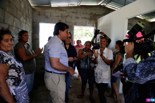 Entregan viviendas a familias de Masachapa
