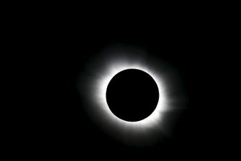 Eclipse solar es visible en parte del hemisferio norte
