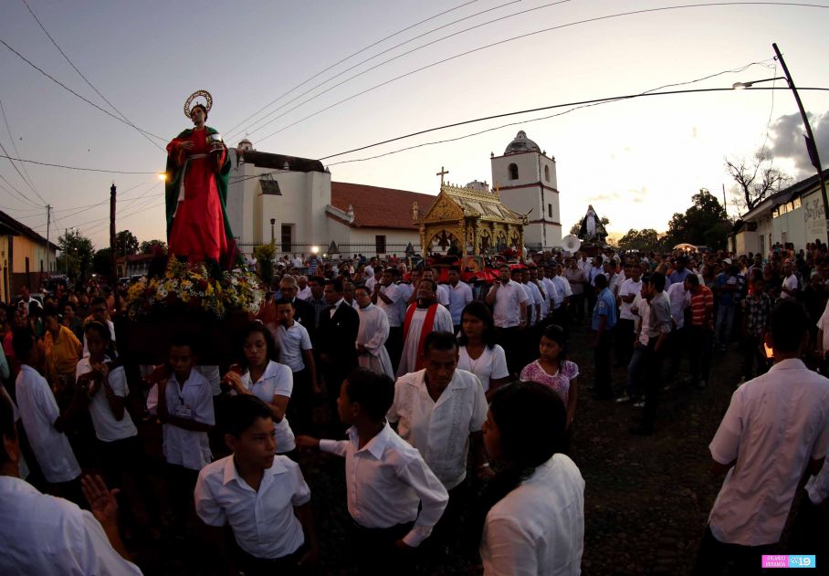 Leoneses viven con fe tradición de las Alfombras Pasionarias y el Santo Entierro