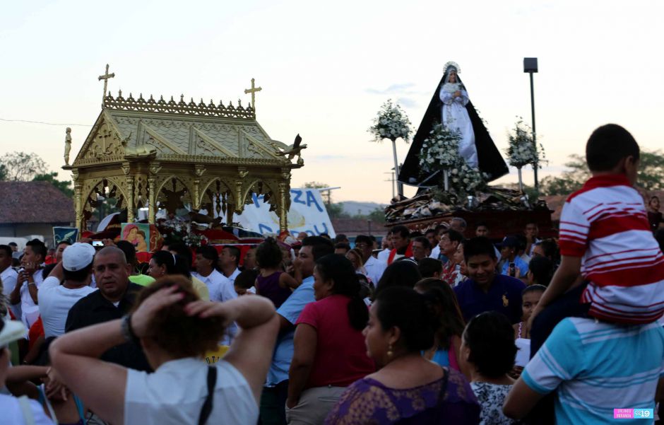 Leoneses viven con fe tradición de las Alfombras Pasionarias y el Santo Entierro