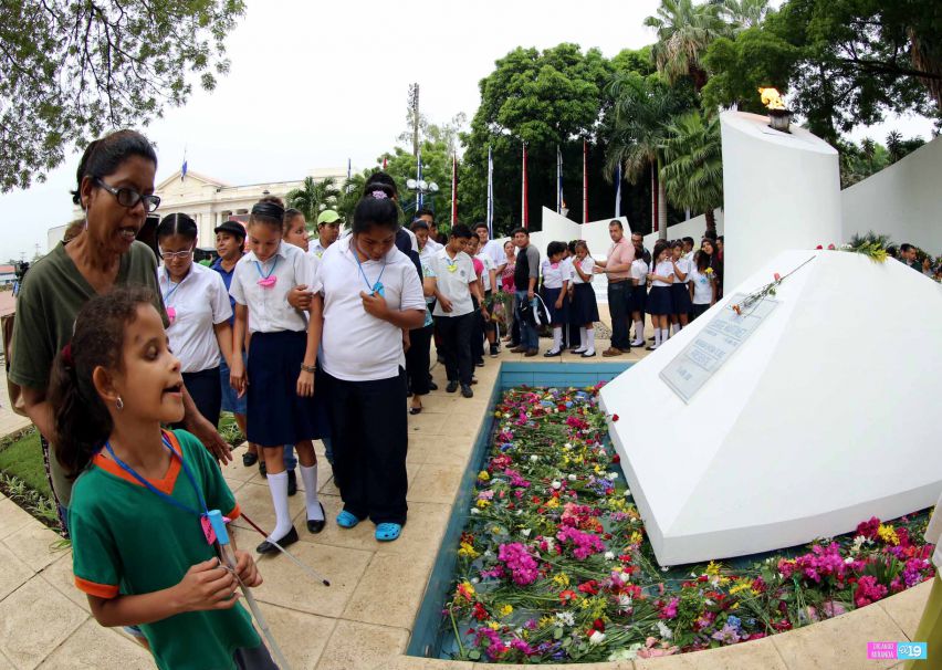 Una Flor para Tomás (30 Abril 2015)