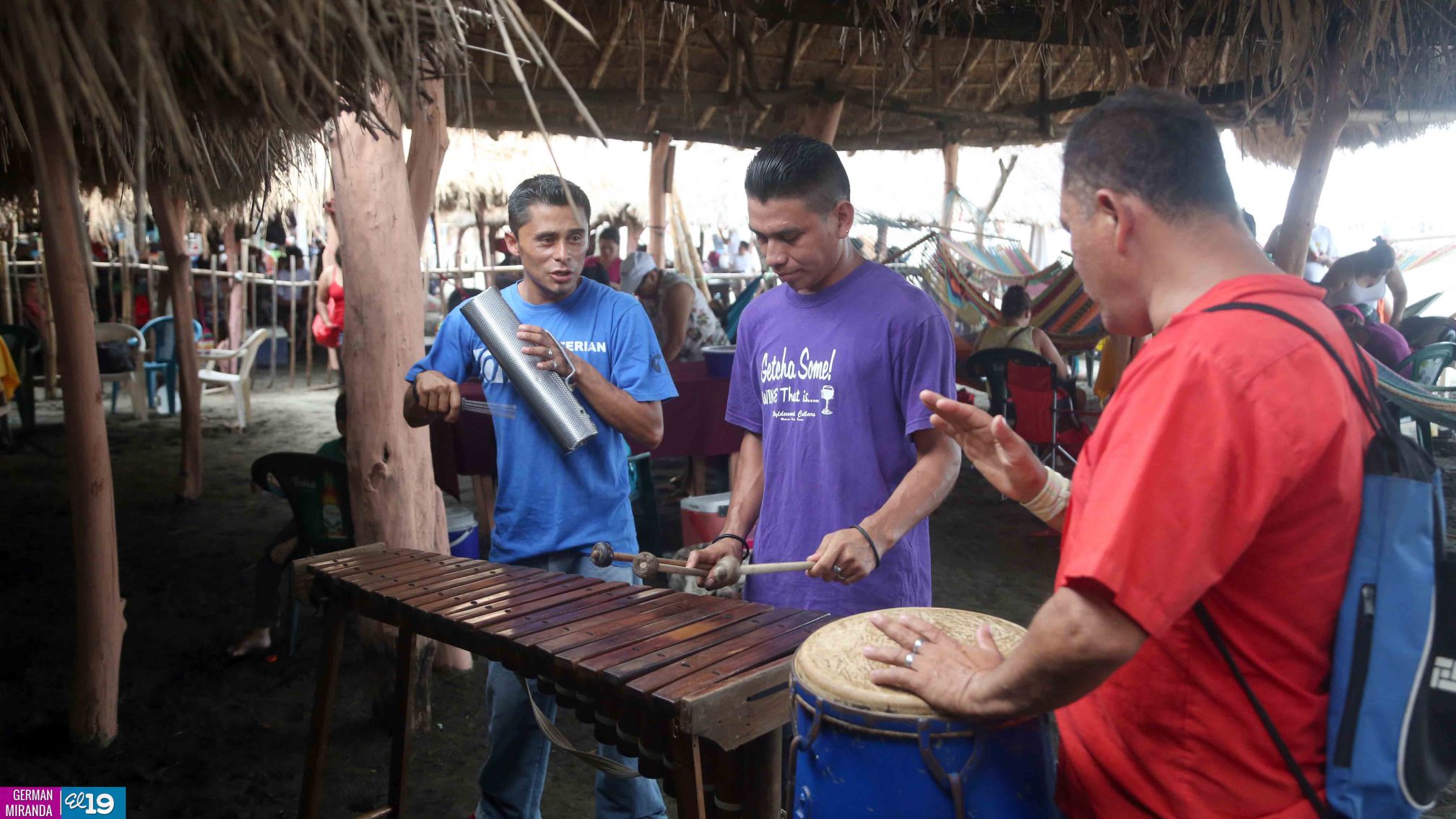 Familias nicaragüenses visitan playas en comienzo de fin de semana largo