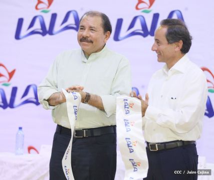 Presidente Daniel inaugura planta láctea del grupo Lala