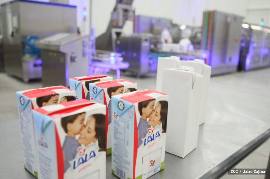 Presidente Daniel inaugura planta láctea del grupo Lala