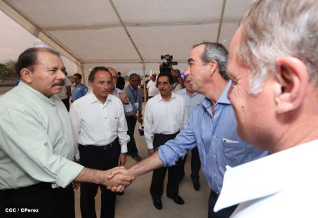 Presidente Daniel inaugura planta láctea del grupo Lala