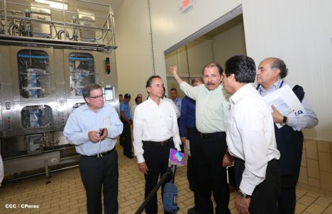 Presidente Daniel inaugura planta láctea del grupo Lala