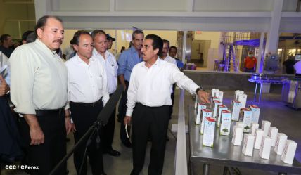 Presidente Daniel inaugura planta láctea del grupo Lala