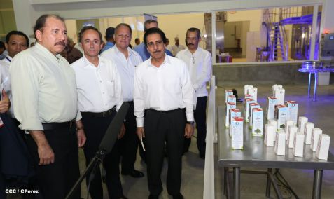 Presidente Daniel inaugura planta láctea del grupo Lala