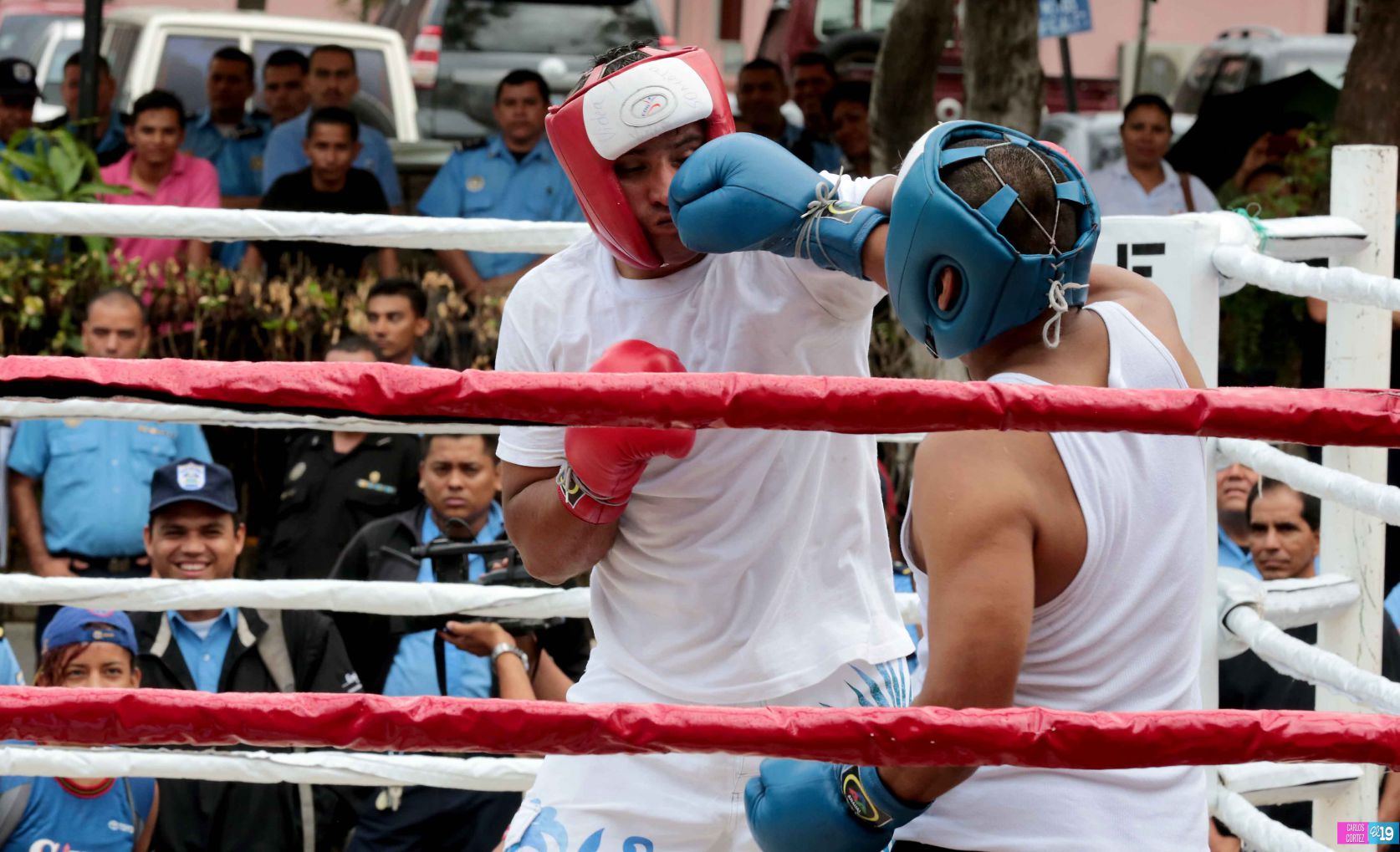 Policía Nacional promueve el boxeo entre sus oficiales
