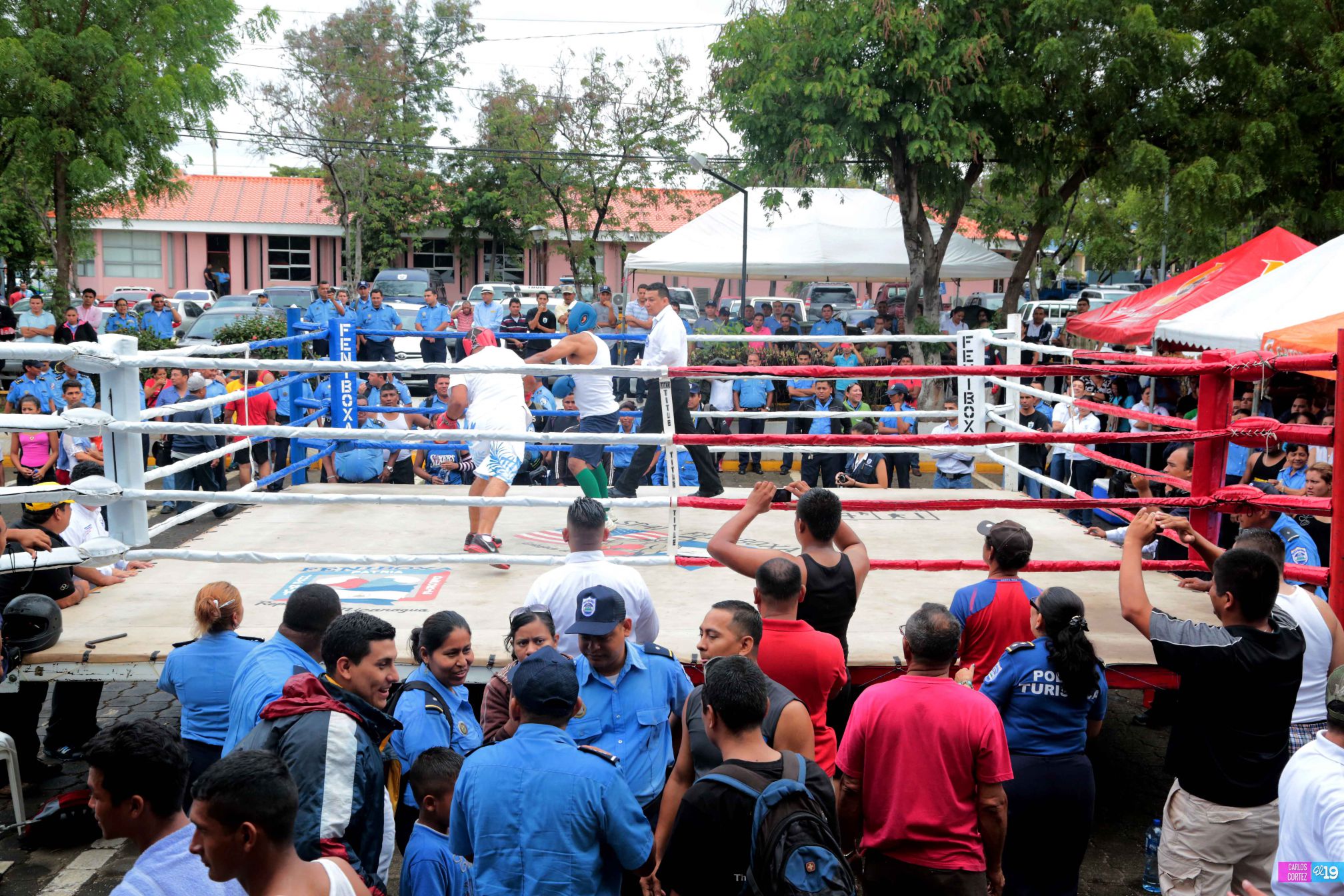 Policía Nacional promueve el boxeo entre sus oficiales