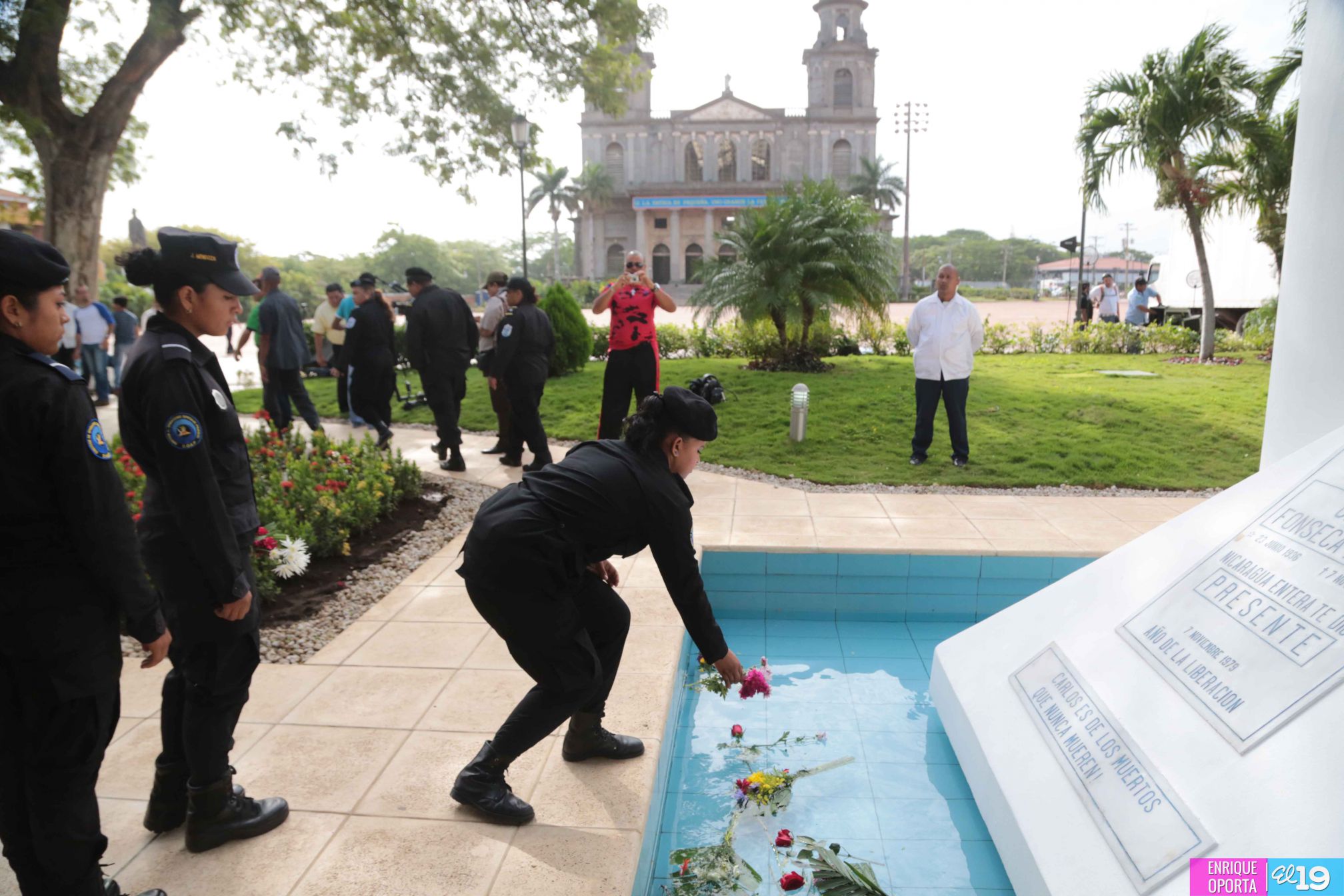 Rinden homenaje al Comandante Carlos Fonseca Amador en su 79 Aniversario de su Natalicio