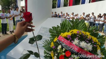 Rinden homenaje al Comandante Carlos Fonseca Amador en su 79 Aniversario de su Natalicio
