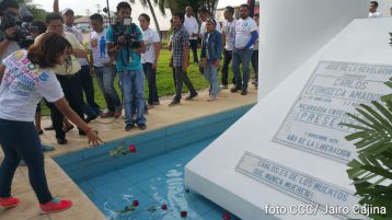 Rinden homenaje al Comandante Carlos Fonseca Amador en su 79 Aniversario de su Natalicio