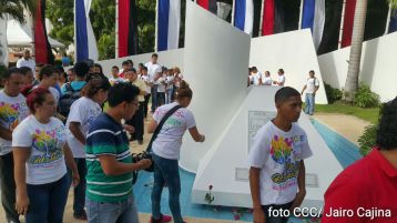 Rinden homenaje al Comandante Carlos Fonseca Amador en su 79 Aniversario de su Natalicio