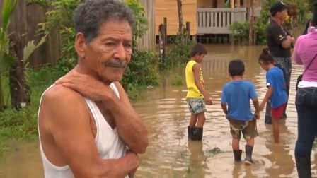 Atienden a familias afectadas por crecida del Río Escondido en El Rama