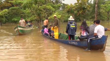 Atienden a familias afectadas por crecida del Río Escondido en El Rama