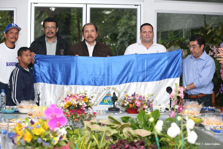 Presidente Daniel abandera a delegaciones que participarán en eventos deportivos internacionales