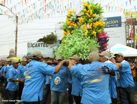 Managuas peregrinan colmados de fervor, amor y alegría en la tradicional bajada de Santo Domingo de Guzmán