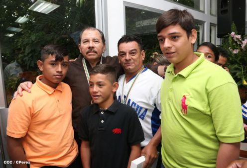 Presidente Daniel recibe a niños campeones de la selección sub-12 de béisbol