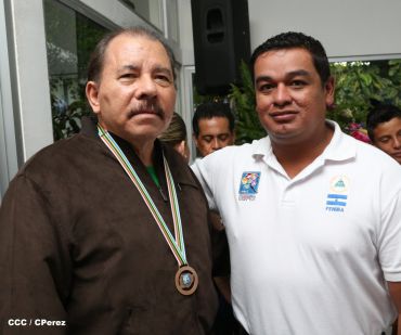 Presidente Daniel recibe a niños campeones de la selección sub-12 de béisbol