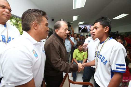 Presidente Daniel recibe a niños campeones de la selección sub-12 de béisbol