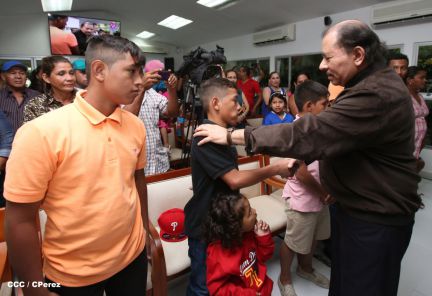 Presidente Daniel recibe a niños campeones de la selección sub-12 de béisbol