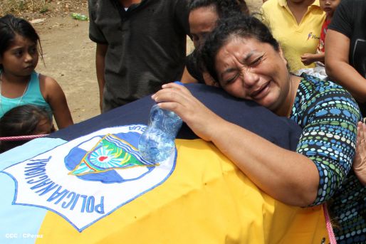 Rinden homenaje póstumo a compañeros policías caídos en el cumplimiento del deber