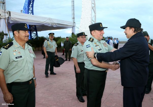 Daniel y Rosario participan en Acto del 36 Aniversario del Ejército de Nicaragua