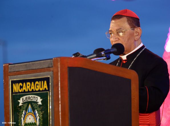 Daniel y Rosario participan en Acto del 36 Aniversario del Ejército de Nicaragua