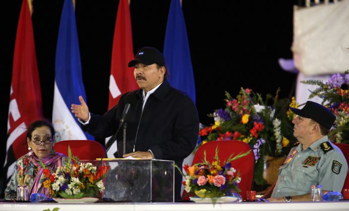 Daniel y Rosario participan en Acto del 36 Aniversario del Ejército de Nicaragua