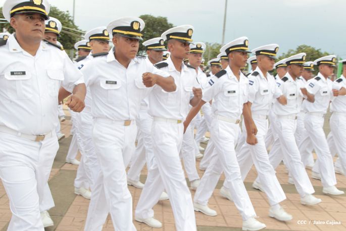 Daniel y Rosario participan en Acto del 36 Aniversario del Ejército de Nicaragua