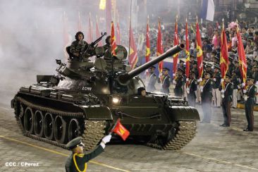 Desfile militar Pueblo-Ejército en Plaza de la Fé "Juan Pablo II"