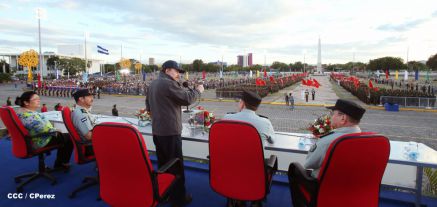 Desfile militar Pueblo-Ejército en Plaza de la Fé "Juan Pablo II"