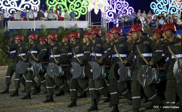 Desfile militar Pueblo-Ejército en Plaza de la Fé "Juan Pablo II"
