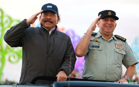 Desfile militar Pueblo-Ejército en Plaza de la Fé "Juan Pablo II"