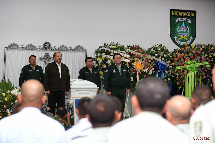 Daniel asiste a ceremonia de honores militares a Coronel Mario Jirón (q.e.p.d.)