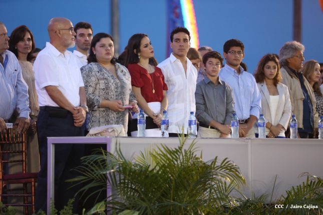 Presidente Daniel y Compañera Rosario participan en acto del 36 Aniversario de la Policía Nacional