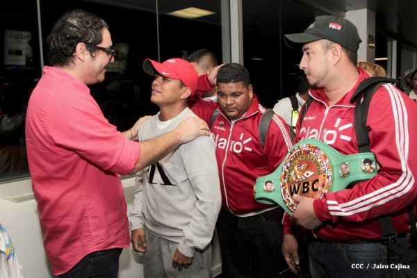 Chocolatito retorna a Nicaragua tras su histórica y contundente victoria ante Brian Viloria