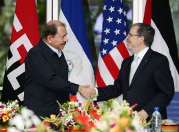 Daniel y Rosario reciben cartas credenciales de embajadores de Chile, Francia, EEUU y Palestina
