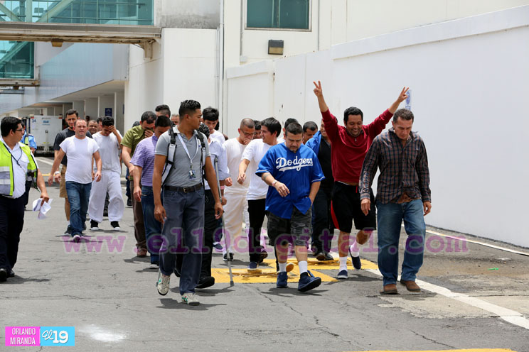 Compatriotas son recibidos con mucha dignidad despu&eacute;s de vivir penumbras en Estados Unidos