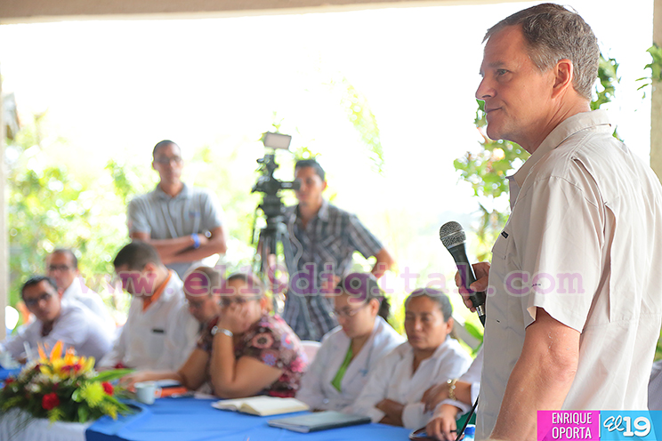 Scott Parazynski y m&eacute;dicos de Nicaragua