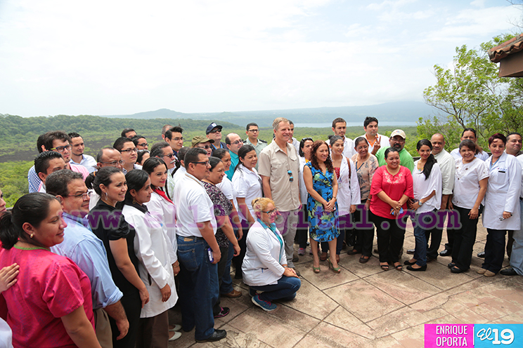 Scott Parazynski y m&eacute;dicos de Nicaragua