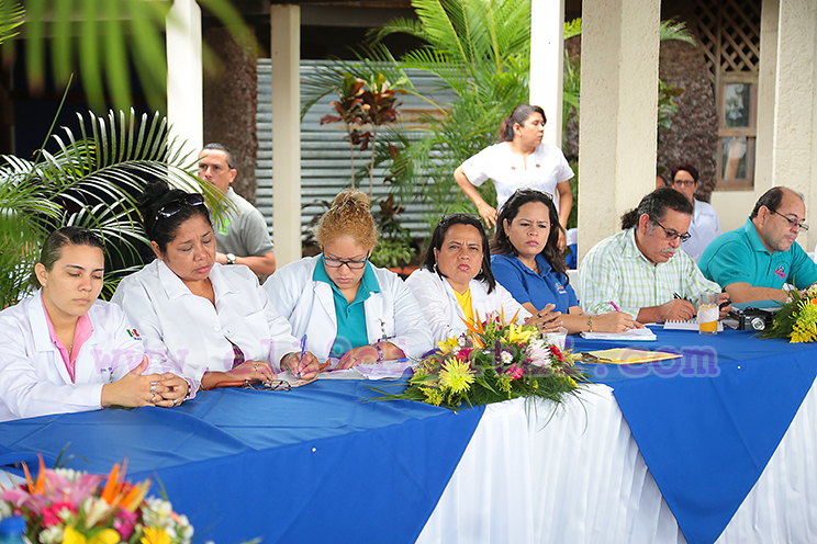 Scott Parazynski y m&eacute;dicos de Nicaragua