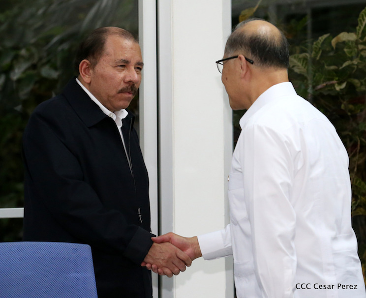 Daniel y Rosario se re&uacute;nen con canciller de China Taiw&aacute;n, Sr. David Tawei Lee